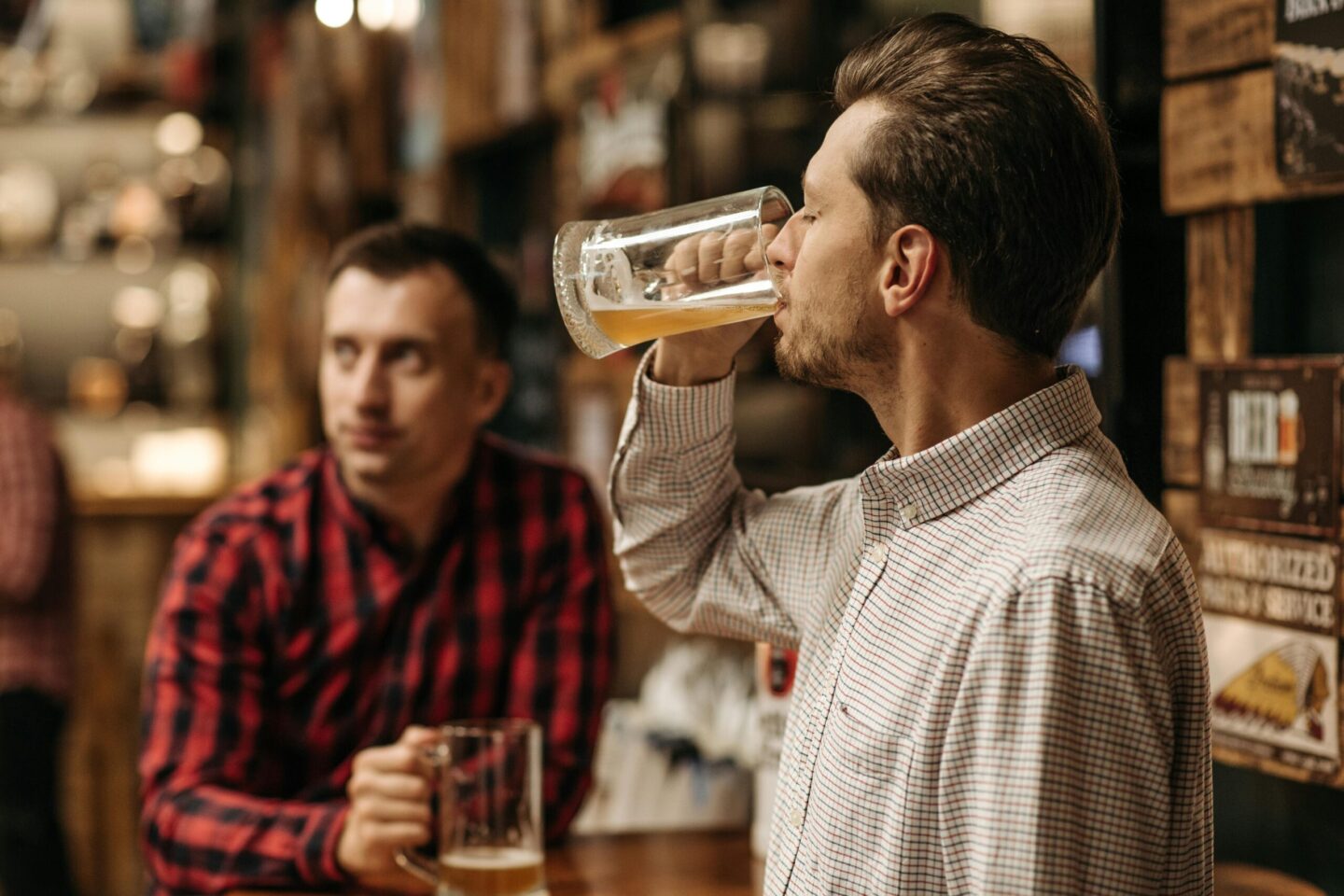 Akcyza na alkohol w Polsce – zasady, stawki i wpływ podatku na ceny napojów alkoholowych